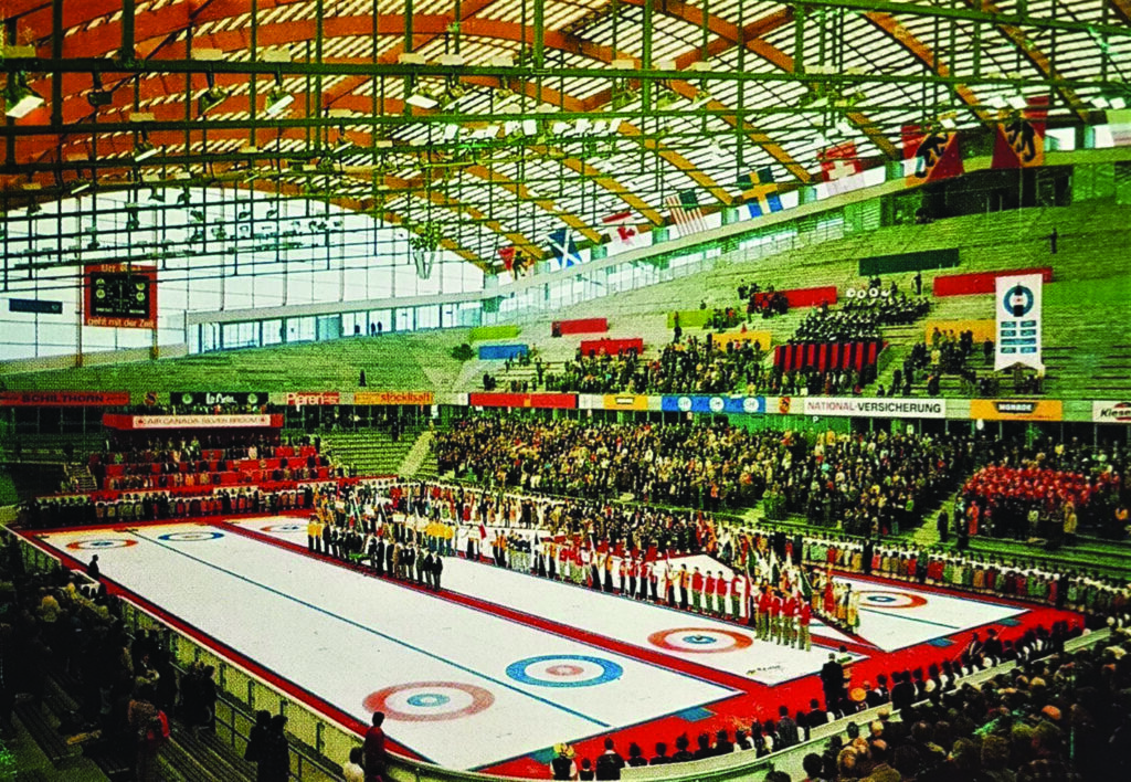 Eine imposante Kulisse für die Eröffnungszeremonie der WM 1974: Das Eisstadion Allmend in Bern. 